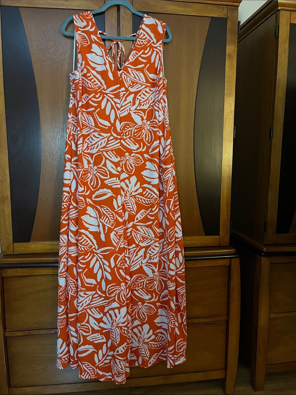 Easel NWOT Orange & White Floral Sleeveless Jumpsuit w/Double V-Neck & Back Tie